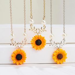 Pendant Necklaces Fashion Pearl Daisy Sunflower Necklace Women Temperament Choker Gold Colour Clavicle Chain Female Collar Jewellery