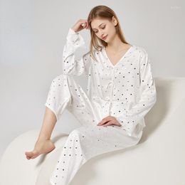Damen-Nachtwäsche 2023 Frühling/Sommer Eisseidenpyjamas und schneeweißes, wellenförmiges, leuchtendes Laken mit V-Ausschnitt, kühler Sommer