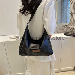 Design Large Capacity Early Autumn 2023 New Versatile Commuter Fashion Tote Bucket Bag stylishhandbagstore