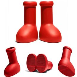 MSCHF Astro Boy Boot Büyük Kırmızı Botlar Erkekler Diz Yağmur Yağmuru Kalın Alt Slip Olmayan Siyah Patates Erkek Kauçuk Tasarımcı Platformu Boote Boyut 35-47