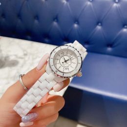 Relógios top munters de alta qualidade de 33 mm Todos os tijolos designer de moda Branco Dial Quartz Womens Assista Girls Girl