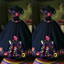2023 Black Quinceanera Dresses Off The Shoulder Mexican Embroidered Charro Sweet 16 Dress Ball Gowns Satin Vintage285z