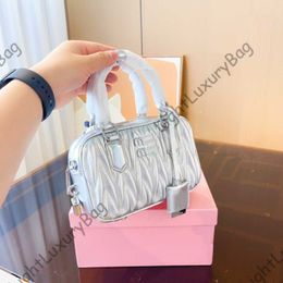 Fashion Pink Cute Shoulder Bag Miu Matelasse Bowling Handbags Purses Womens Mens Designer Wallets Crossbody Square Genuine Leather Tote Clutch Wrinkle Bags 230807