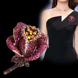 Pins Brooches Charm Rose Flower Brooches For Women Lady Fashion Vintage Elegant Enamel Flower Pin Summer Design Valentine's Day Gift HKD230807