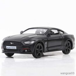 Diecast Model Cars Scale Diecast Alloy Metal Car Model Collection Diecasts Toy Vehicles Car Toy Pull Back Toys Car R230807