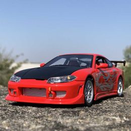 Diecast Model Cars 1/24 Nissan Refit Wide Body Car Model Diecasts Metal Toy Performance Sports Car Model Simulation Childrens Gift R230807