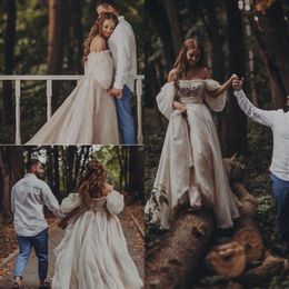Princess Gothic Bohemian Wedding Dress Sexy Off Shoulder Puff Sleeve Puffy Bridal Gowns Long Train Rustic Country Wedding Gowns Hi2081