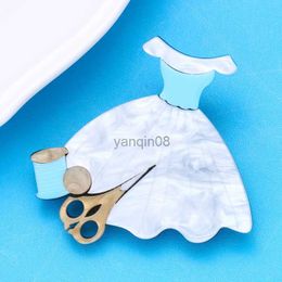 Pins Brooches Wuli baby Dress Scissors Brooches Acrylic Making Clothes Tool Tailor Brooch Pins Fashion Jewelry Gifts HKD230807