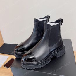 Deri Chelsea Botlar Tasarımcı Kadın Platformu Slip-On Yuvarlak Düz Önlük tıknaz yarım bot lüks moda siyah ayak bileği botlar kalın topuklu savaş şövalyesi botları