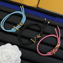 Braccialetti con ciondoli firmati Gioielli Bracciali in pelle nera per donna Cinturino da polso da uomo Motivo floreale marrone Timbro con logo in oro Stampato Regalo di moda Braccialetto rosa con scatola