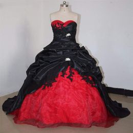Gothic Black And Red Ball Gown Wedding Dress Sweetheart Neck Sleeveless Long Train Bridal Gowns Vintage Victorian Ruched Taffeta B303B