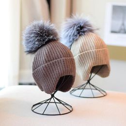 Berets Hat Pompom Kids Winter Earflap Beanie Boy Girl Wool Knit Warm Autumn Skiing Accessory For Outdoor Teenagers Luxury