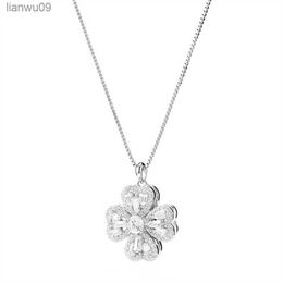 Collana con fiore di trifoglio rotante Collana da donna di lusso semplice con zircone Lady Argento sterling 925 Clavicola Ragazze Regalo di San Valentino L230704