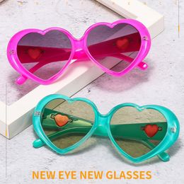 Sunglasses Women's Sun Protection UV Fashion Personality Retro Hip Hop Heart-Shaped Catwalk Street S