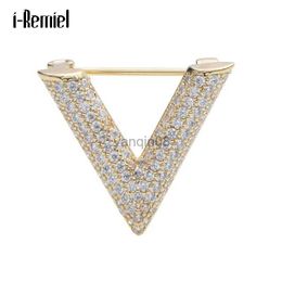 Pins Brooches High-grade Zircon Small V Brooches Crystal Jewelry Cardigan Anti-light Dress Neckline Collar Pin Scarf Buckle Women Accessories HKD230807