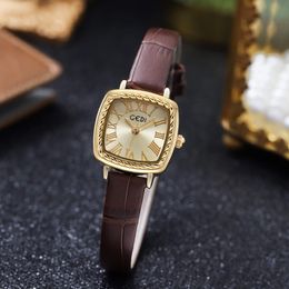 Relógios femininos relógios designer de alta qualidade Moda luxo Quartzo-Bateria Pequeno mostrador quadrado relógio à prova d'água modelo de cinto de alta qualidade