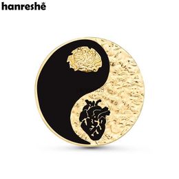 Pins Brooches Hanreshe Creative Yinyang Heart Brain Pin Medical Anatomy Doctor Nurse Lapel Backpack Brooch Badge Medicine Jewelry Gifts HKD230807