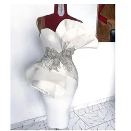 2022 Modest White Sheer Straps Cocktail Dresses Ruched Satin Knee Length Short Prom Evening Gowns Crystal Sequins Beaded Appliques252z