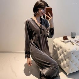 Women's Sleepwear Warm Lace Bridesmaid Robes Pyjamas Bride Elegant Home Golden Velvet Dressing Sleep Gown Bathrobe Femme Kimono Wear