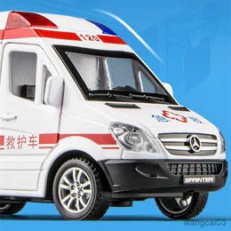 Diecast Model Cars 32 Alloy Ambulance Vehicles Car Model Diecasts Metal Toy Ambulance Car Model Simulation Sound and Light Kids Toy Gift R230807