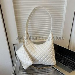 Shoulder Bags Simple and Casual One Shoulder Chain Women's Bag 2023 Spring New Fashion Trend Underarm Bag Simple and Casual Crescent Bagstylishhandbagsstore