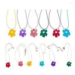 Pendant Necklaces Irregular Flower Necklace Sweet Cool Clavicle Chain Simple Acrylic Collar Choker Statement Jewellery Women