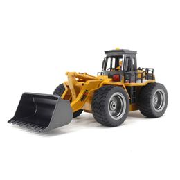 ElectricRC Car Huina 1532 Remote Control Engineering Vehicle 1 18 Electric Bulldozer Machine Semialloy Model Toy 230807