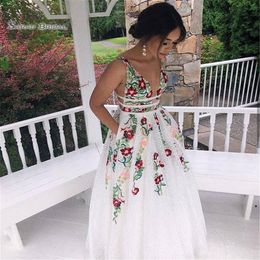 White 2019 A-Line Prom Dresses Deep V-Neck Sleeveless Appliques Lace Sexy Backless Formal Evening Wear Party Ball Gown Maxi Dresse250P