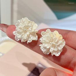 Stud Earrings Crack Design White Flower Girls Temperament Jewelry Korean Fashion Acrylic Women Ear Accessories