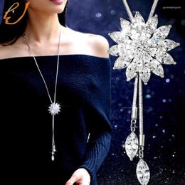 Pendant Necklaces Women Alloy Long Necklace Sweater Chain Flower Ladies Jewelry Gifts Fashion Clothing Accesories