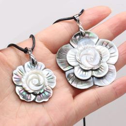 Pendant Necklaces Flower Shape Shell Pendants Necklace For Women Natural Mother Of Pearl Alloy Neck Chain Accessories Luxury Quality Jewelry