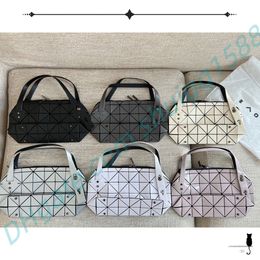 Fashion Designer Shoulder bag Luxury Handbags Leisure Evening Bags Lady Purse Diamond Lattice Clutch Bags leisure Women Toiletry Pouch Portable Cosmetic Bags