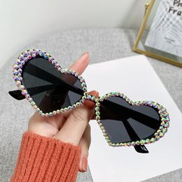 Óculos de sol Moda Pêssego Coração Diamante Feminino Lindo Olho de Gato Óculos Perfurados à Mão Meninas UV400
