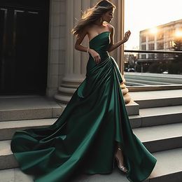 Dubai Arabic Dark Green Plus Size A Line Evening Dresses Long for Women Strapless Drapled Pleats Birthday Prom Celebrity Pageant Formal Occasion Party Gowns