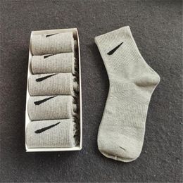 latest men 2023 sock fashion womens high quality cotton classic letter breathable black and white football basketball outdoor sports socks 100% pure cotton l5