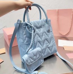 Luxury designer handbags wander matelasse totes wallet miu underarm tote fashion basket women bags leisure shoulder Fashion wholesale
