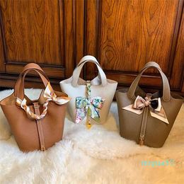 Designer Totes Handbags Vegetable Basket Water Bucket Bag Soft Leather Genuine Womens Top Layer Cowhide Premium Lychee Pat
