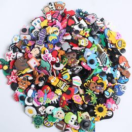 Charms Wholesale 30-50-100Pcs Mixed Cartoon Random Different Shoes Fit Clog Shoes/Wristbands Children Party Birthday Gift Drop Deliver Dhskj