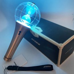 LED SwordsGuns Kpop Ateezed Lightstick Ver.2 Ver.1 Korea Light Stick Globe Hand Lamp Concert Lamp Party Flash Fluorescent Toys Fans Collection 230809