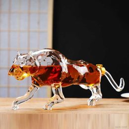 Lead-free clear 750ml animal Leopard shaped whiskey decanter barware wine glass bottle for Liquor Scotch Bourbon HKD230809