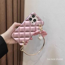 Designer Classic Butterfly Knot Stone Metal Chain Phone Case 14 13 pro max 11 12 12Pro 14plus 7 8 plus x xs xr Luxury top silicone case