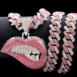 Anhänger Halsketten Hip Hop Rosa Biss Lippenform Anhänger Halskette für Frauen mit Bling Iced Out Silber Farbe Kubanische Gliederkette HipHop Halskette Schmuck 230808