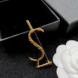 Dsigner Stylish Brooch Women Trendy Letters S 18K Gold Plated Stainless Steel Brooch Simple Personalised Accessories Jewellery