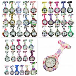 Infermiera Orologi Doctor Fob Orologio al quarzo Spilla da taschino Gioielli Colore gelatina Silicone Stampe mimetiche colorate Appeso tunica Pin Orologi ZZ