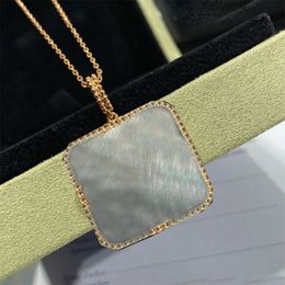 Simple 18K Golden Plated Necklace Luxury Grey Pearly Clove Pandent Chain Necklaces Women Chic Classy Party Headdress Jewelry
