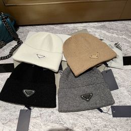 Tasarımcı Beanie Kafatası Kapakları Kış Şapkaları Örgü Şapka Casquette Erkekler İçin Lüks Kadınlar Sonbahar/Winte Yün Unisex Sıcak Mektup P