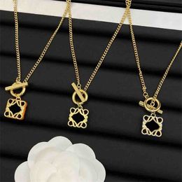 Ladies Classic Brand Necklaces Womens Luxury Jewellery Letter Pendant Necklace Girls Ornaments Designer Jewelry 3 Colors With Box