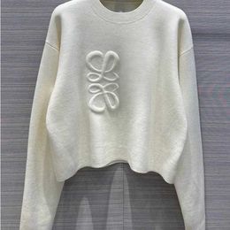 23SS NOWOŚĆ SWEATER WOMENS AUDNE Trendy Długie rękawowe Top High-end Slime Pullover Płaszcz Designer Sweter Kobiety białe cienkie dzianki Swatery SDG