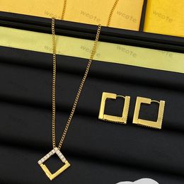 Gold Chain Necklaces Luxury Diamond Letter Earrings Fashion Desigenrs Necklaces simple studs pendant necklace Women Jewellery Accessories