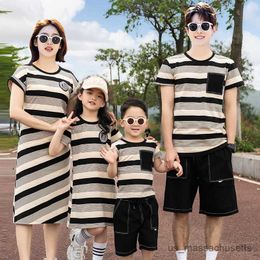 Family Matching Outfits Matching Family Outfits Summer Mum Daughter Striped Dress Dad Son Matching Cotton T-shirt Shorts Holiday Couple Lover Outfit R230810
